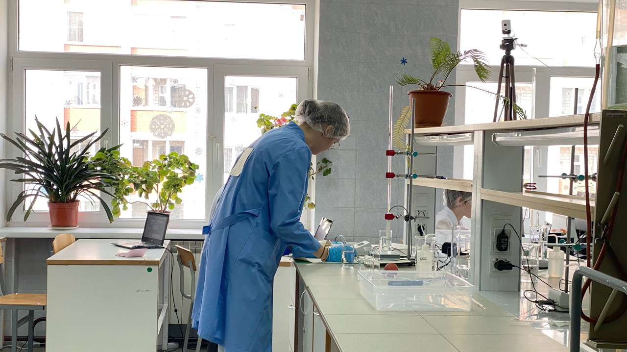 Студенты Новгородского химико-индустриального техникума представят компетенцию «Лабораторный химический анализ» на чемпионате «Профессионалы»